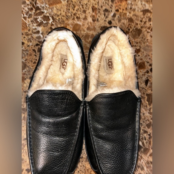 UGG Men\'s Black Leather Loafers with Cream Lining main image 13